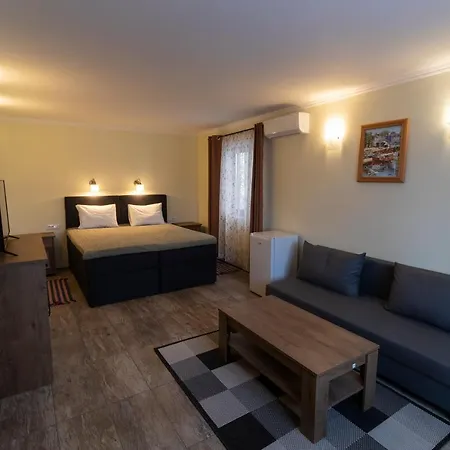 Taverna & Apartment Sutivan