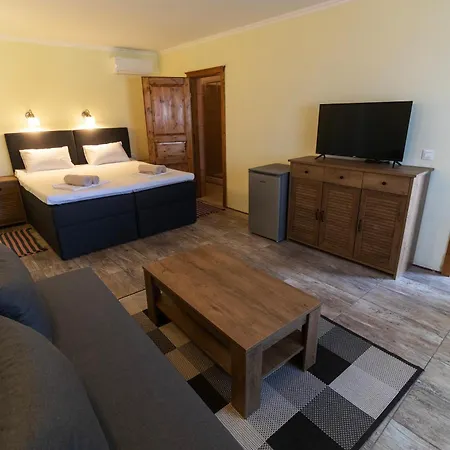 Appartement Taverna & *