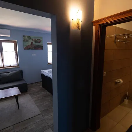 Taverna & Apartment Sutivan