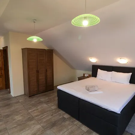Apartment Taverna &