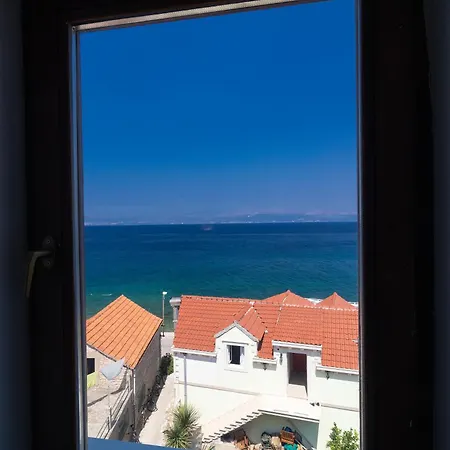 Taverna &