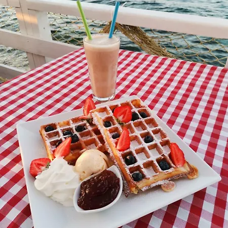 Taverna & Sutivan
