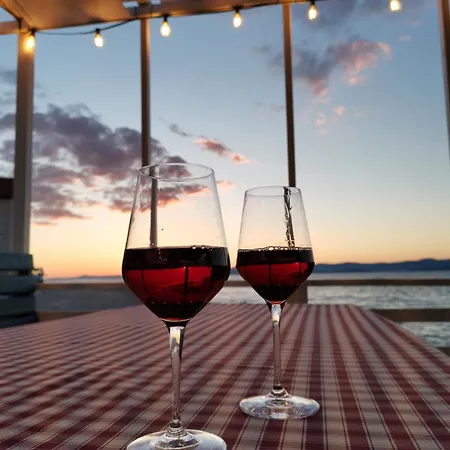 Taverna & Sutivan