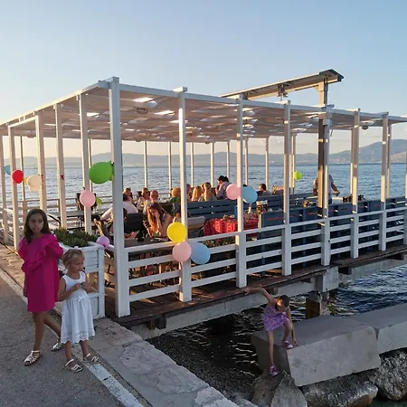 Taverna &