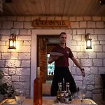Taverna & Apartment Sutivan