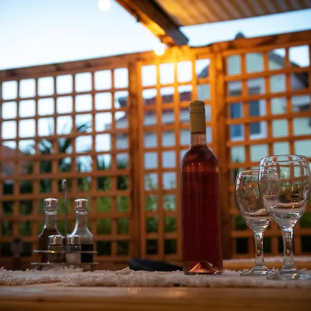 아파트 Taverna & 수티반