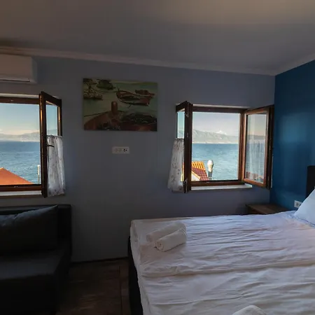 Apartment Taverna & *