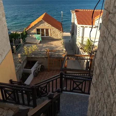 Taverna & Apartment Sutivan
