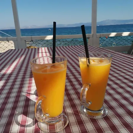 Taverna & *