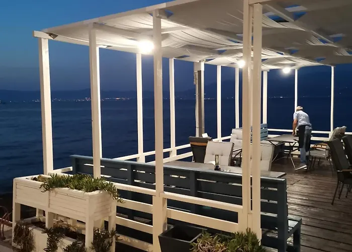 Taverna & 公寓 苏提万
