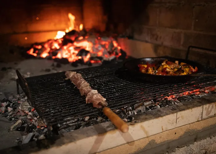 Taverna & *