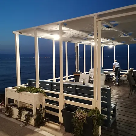 Taverna & Daire Sutivan